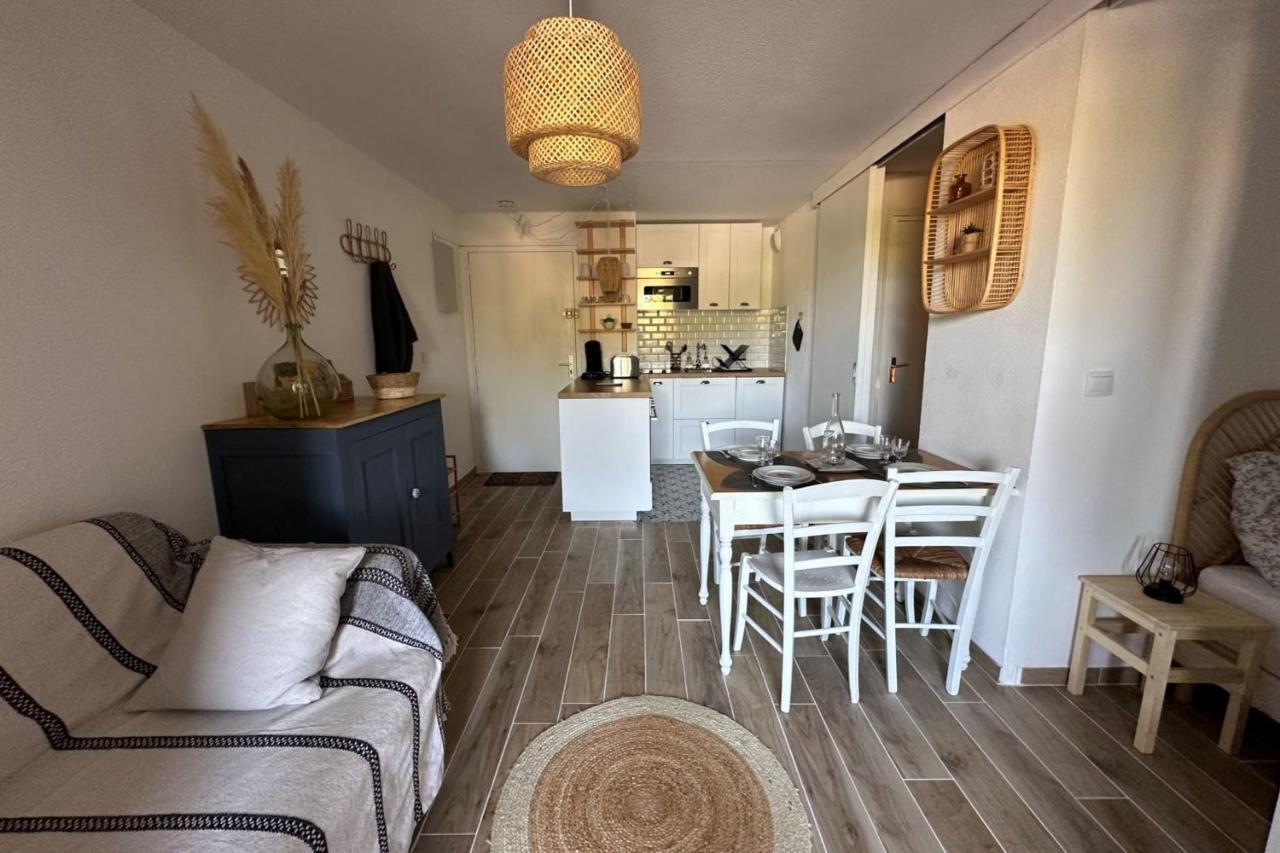 Very Cosy Apartment At 200 M From The Beaches La Londe-les-Maures Kültér fotó