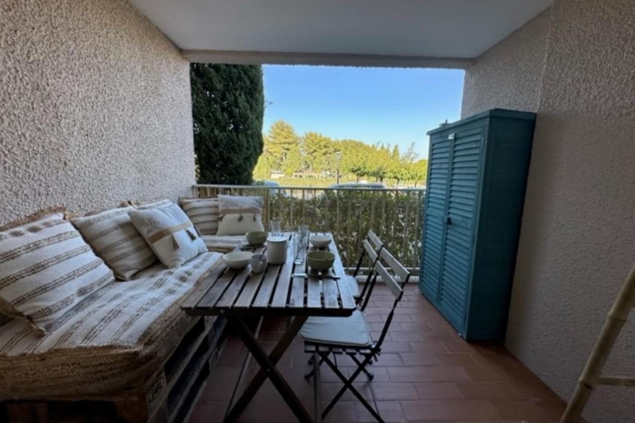 Very Cosy Apartment At 200 M From The Beaches La Londe-les-Maures Kültér fotó