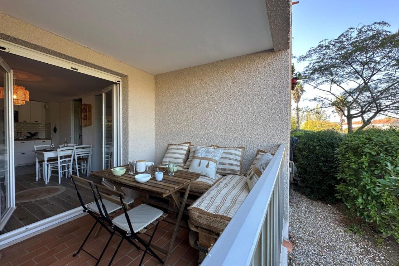 Very Cosy Apartment At 200 M From The Beaches La Londe-les-Maures Kültér fotó